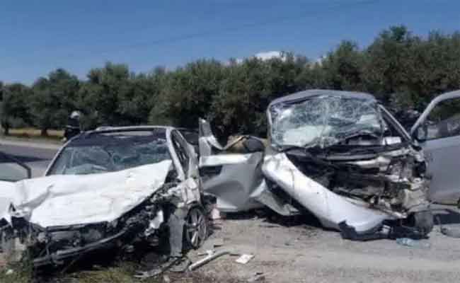 اصطدام بين سيارتين يخلف 4 قتلى ومصابين بتبسة