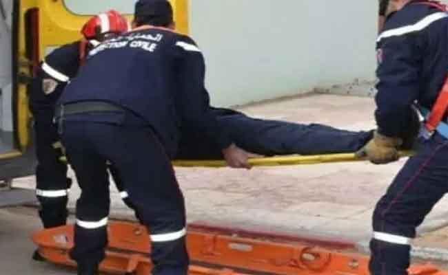 الحماية المدنية تنقذ 3 أشخاص حاصرتهم السيول وتخرج شاحنة جرفتها المياه بالبيض