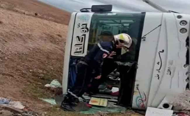 انقلاب حافلة لنقل المسافرين يخلف 27 مصابا بميلة