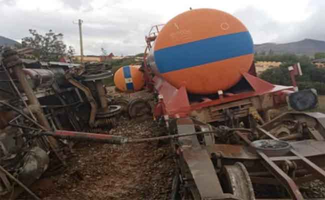 انحراف قطار لنقل الوقود والبضائع عن سكته بقسنطينة