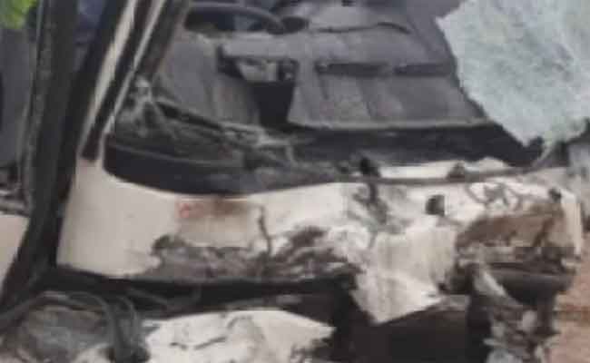 اصطدام بين شاحنة وحافلة لنقل المسافرين يخلف قتيلا و8 مصابين ببسكرة