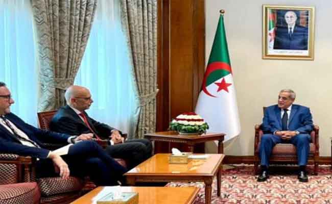 استقبال العرباوي السفير الإيطالي بالجزائر