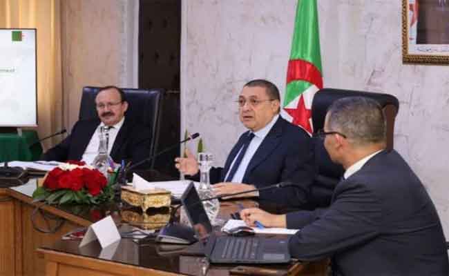 مراد يشرف على اجتماع تنسيقي تناول وتيرة الاستثمار على المستوى المحلي