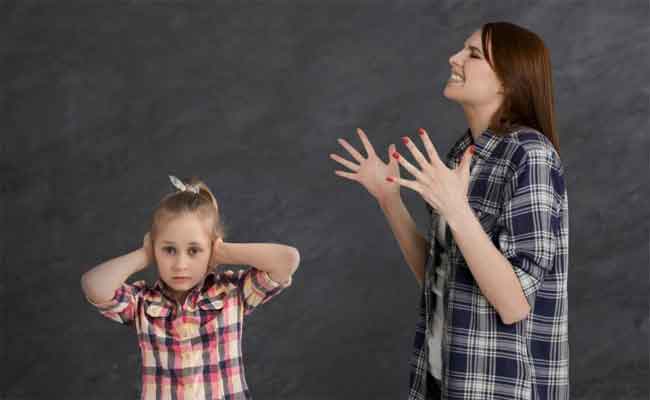 كيف يؤثر صراخك المستمر في وجه طفلك على مستوى الهرمونات في جسمه؟