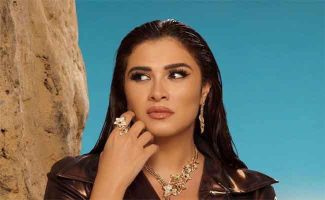 ياسمين عبد العزيز ترد على أنباء وجودها مع أحمد العوضي في أحد الكافيهات