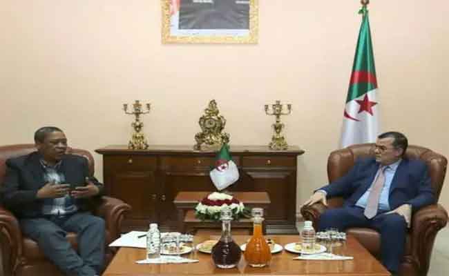 استقبال بن طالب للأمين العام للإتحاد الدولي للشبكات النقابية بإفريقيا