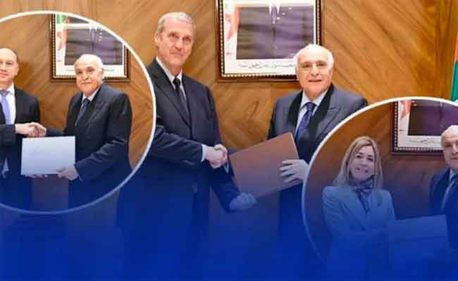 استلام عطاف نسخا من أوراق اعتماد 3 سفراء جدد لدى الجزائر