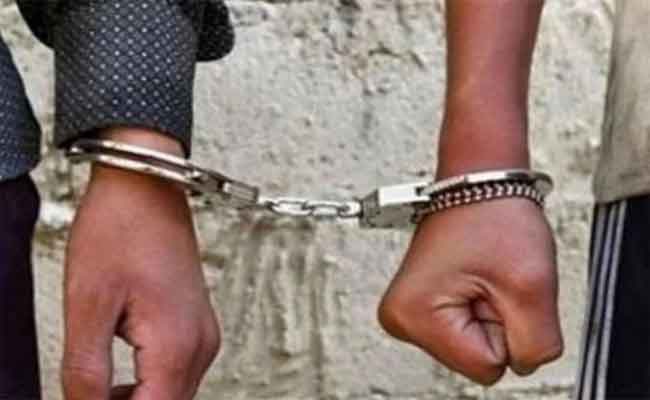 الإطاحة بعصابة إجرامية تحترف تزوير السجلات التجارية والدفاتر العائلية بعين بنيان