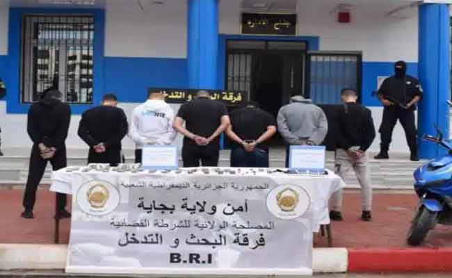 الإطاحة بشبكة إجرامية تحترف ترويج المخدرات ببجاية