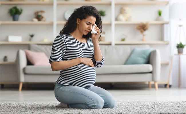 كيفية التعامل مع مشاعر الحزن والاكتئاب خلال فترة الحمل