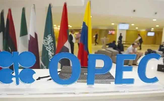 موافقة الجزائر على تمديد تخفيضات إنتاج النفط لنهاية العام