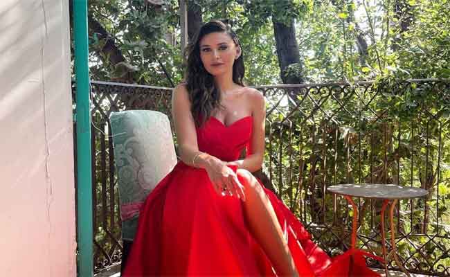 ندى كوسا تسافر إلى المكسيك للمشاركة بمسابقة ملكة جمال الكون بعد اعتذار من الجهة المنظمة