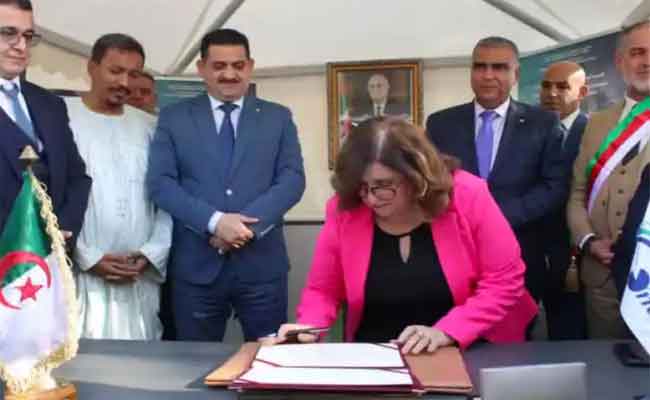 تدشين دحلب رفقة دربال مشروع إنجاز مخبر جهوي لإجراء التحاليل الموسمية الفيزيوكيميائية لمياه السباحة