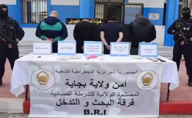 تفكيك شبكة إجرامية تحترف المتاجرة بالمخدرات ببجاية