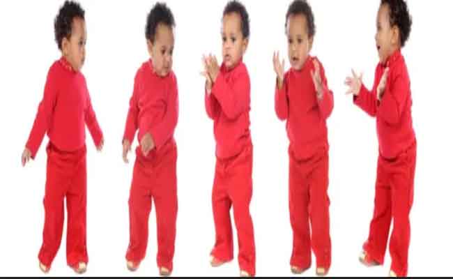 لماذا يجب عليك تعليم طفلك التصفيق بكفيه الصغيرين ومتى يكون ذلك؟