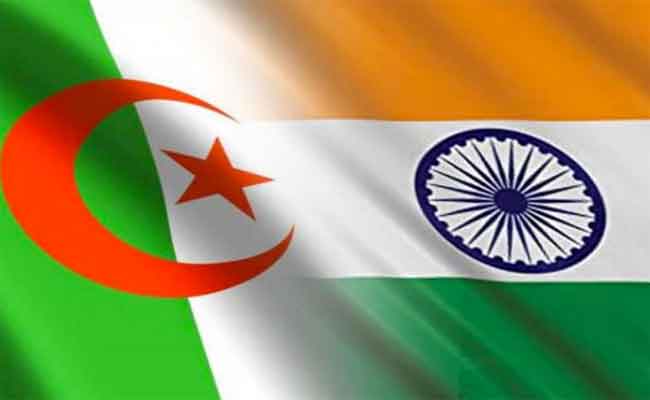 توقيع شنقريحة مع نظيره  الهندي محضر اتفاق بين البلدين