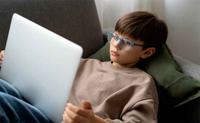 9 خطوات لحماية طفلك من المحتويات السلبية في عالم الإنترنت…