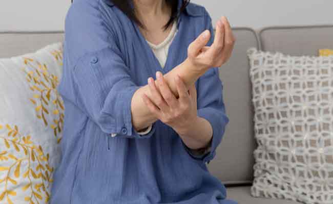 أسباب الوخز في الجسم جسدية ونفسية: اختصاصية علم النفس تشرح…