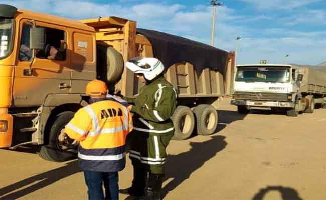 وزارة الأشغال العمومية تنظم يوم تحسيسي حول مخاطر الحمولة الزائدة للمركبات بعين الدفلى