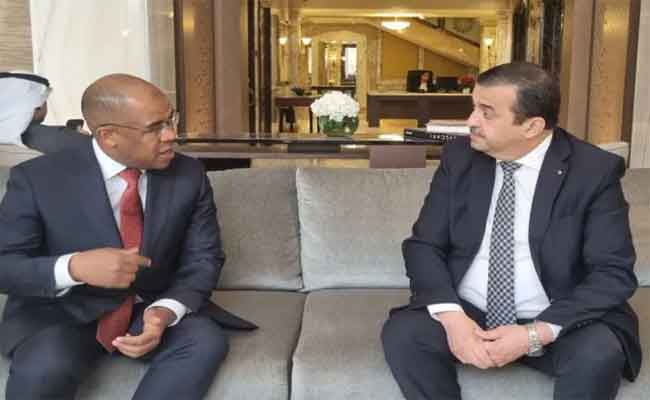 عرقاب يتحادث مع نظيريه المصري والليبي