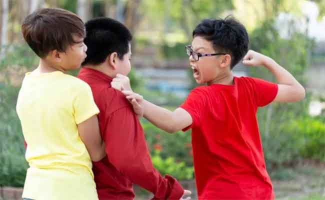 ما رأيك في تحويل مشاجرات أبنائك إلى دروس لتعلم فن الحياة؟ فكرة لا تفوتك!