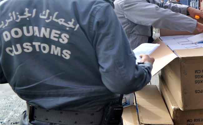 الجمارك تحبط محاولة إستيراد أزيد من 150 ألف وحدة من الألعاب النارية بجيجل