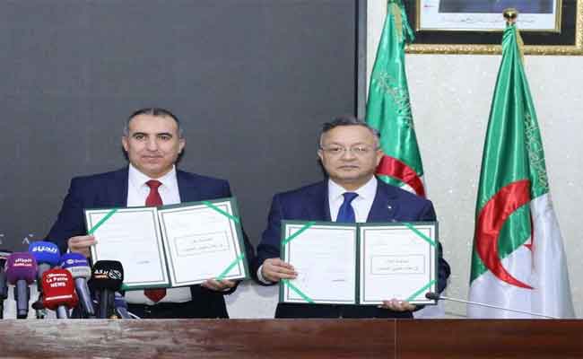 إشراف بداري رفقة مدير بورصة الجزائر على مراسم توقيع اتفاقية تعاون وشراكة