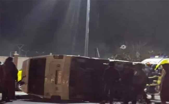 اصطدام بين سيارة وحافلة يخلف 15 جريحا بسطيف