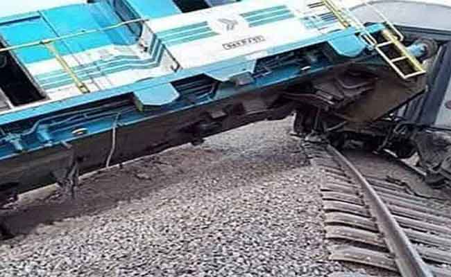 انحراف عربتي قطار لنقل البضائع خط تبسة-القرزي بقسنطينة