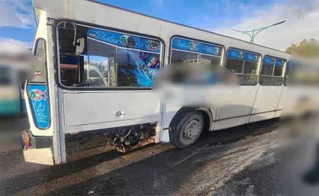 إصابة 4 أشخاص في انحراف حافلة بقسنطينة