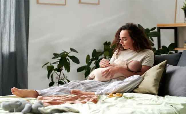 لماذا يشبع الرضيع من الحليب الصناعي أكثر من الحليب الطبيعي؟