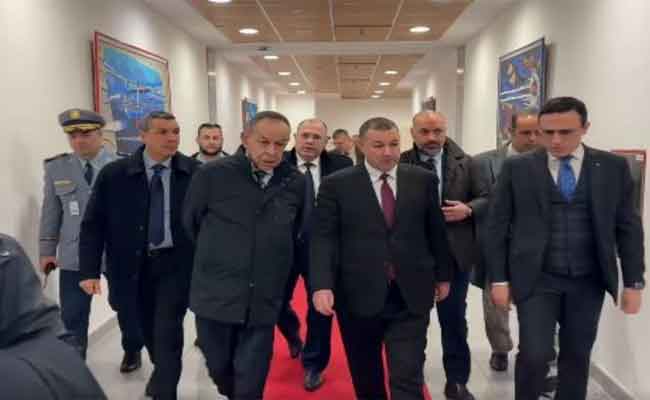 سعيود يجري زيارة ميدانية إلى مطار الجزائر