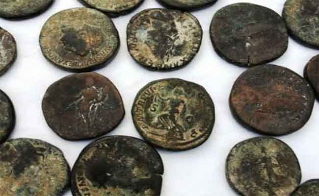 تفكيك شبكة إجرامية تحترف الاتجار بالآثار واسترجاع 3957 قطعة أثرية بتبسة