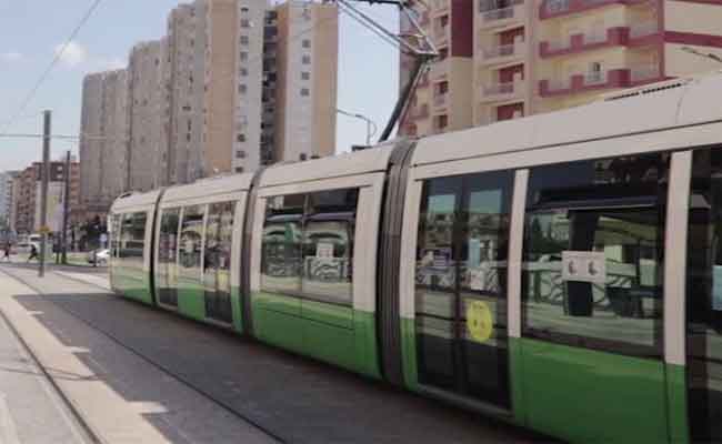 توقف ترامواي قسنطينة إثر اصطدام حافلة لنقل الطلبة به