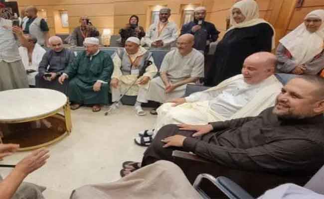 بلمهدي في زيارة للمجاهدين وأرامل وأبناء الشهداء بالبقاع المقدسة