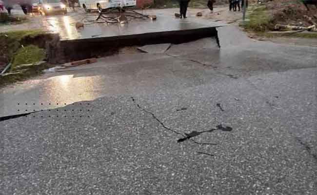 غلق طريق ولائي بسبب انهيار جسر بجيجل