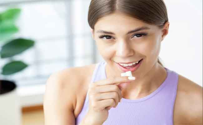 ابتلاع العلكة…رؤية طبية بين الحقائق العلمية والمخاوف الشائعة