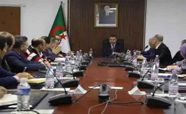 إشراف سعيود على مراسيم تنصيب المدير العام للبحرية التجارية والموانئ 