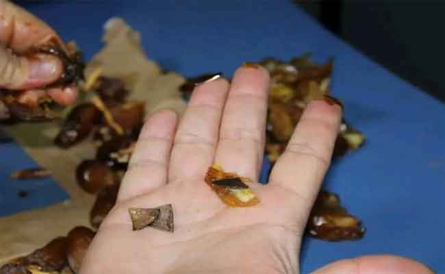 إحباط محاولة تهريب كمية من الذهب مخبأة داخل التمر و19200 أورو بمطار قسنطينة