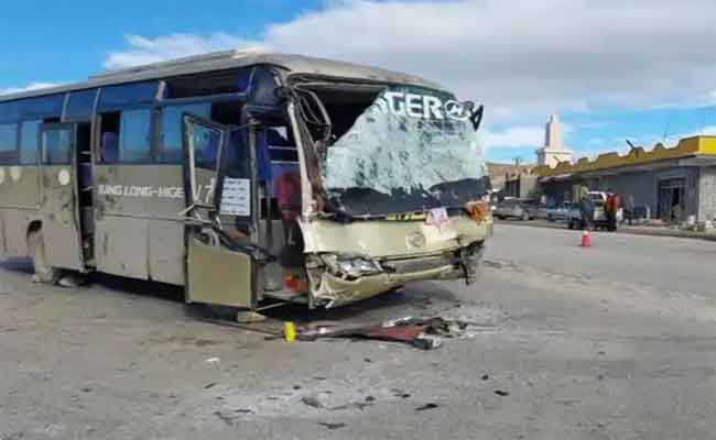 اصطدام بين حافلة وشاحنة يخلف 14 مصابا بسطيف