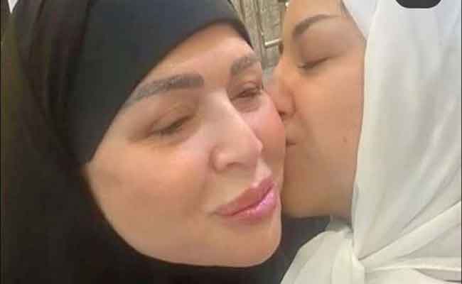 إلهام شاهين تؤدي مناسك العمرة بصحبة ابنة شقيقتها وهالة سرحان…