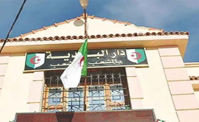 إنهاء فوج العمل المكلف بالنظر في مشروعي قانوني البلدية والولاية  أشغاله 