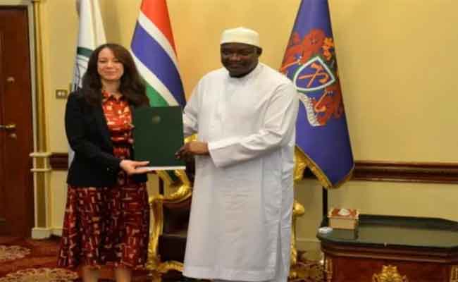 تسليم منصوري رسالة خطية من تبون إلى نظيره الغامبي