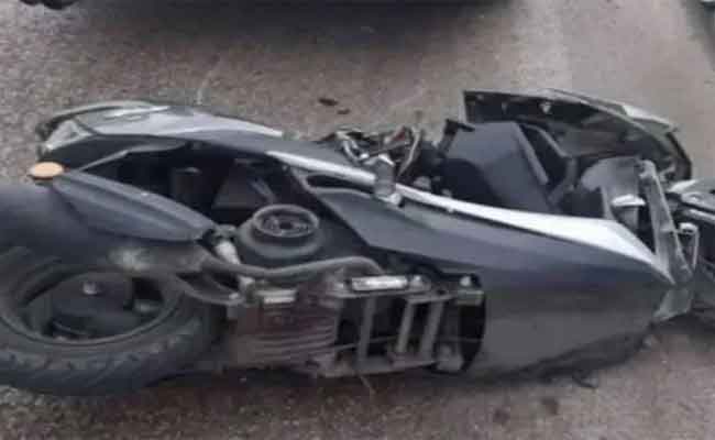 اصطدام بين دراجة نارية وشاحنة صغيرة يخلف مصرع طفل بسطيف