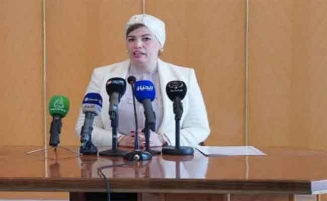 مولوجي: “المرأة العاملة يمكنها الاستفادة في مجال الضمان الاجتماعي من عديد الامتيازات”