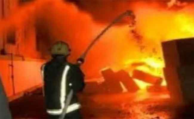 نشوب حريق بمصنع لإنتاج زيت المائدة بالعاصمة