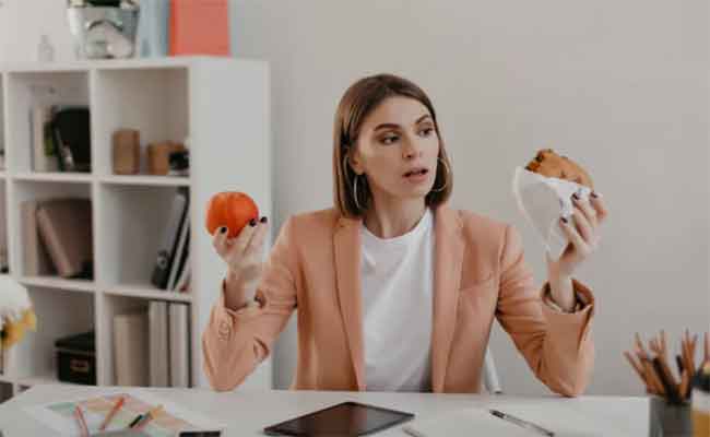 كيف تؤثر الصحة النفسية على إنقاص الوزن؟