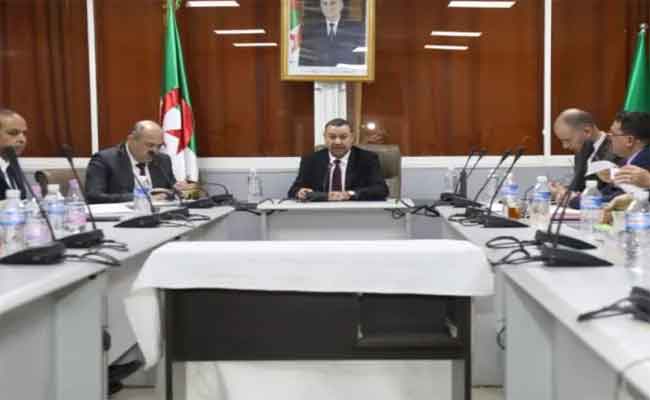 سعيود يحث المصدّرين الوطنيين على التعامل المباشر مع الشركة الوطنية “كنان” الجزائر