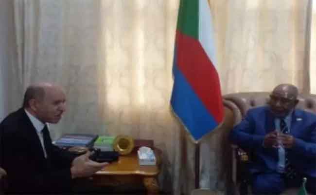 سايحي يحل بجزر القمر مبعوثا لتبون