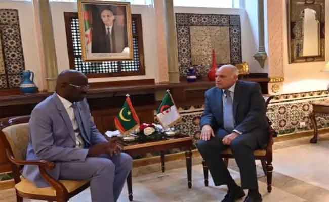 عطاف يجري محادثات مع نظيره الموريتاني